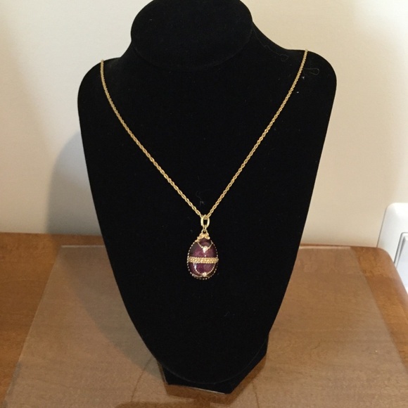 Gold alabaster egg necklace - Picture 2 of 3